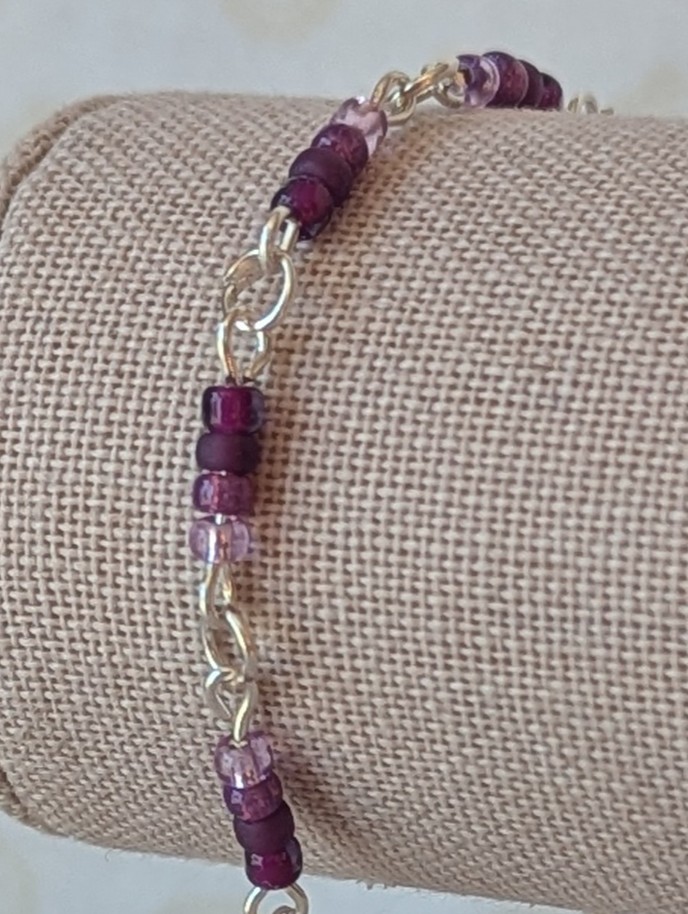 Silver-toned chain bracelet with gradient purple glass seed beads in lilac, lavender, and plum tones